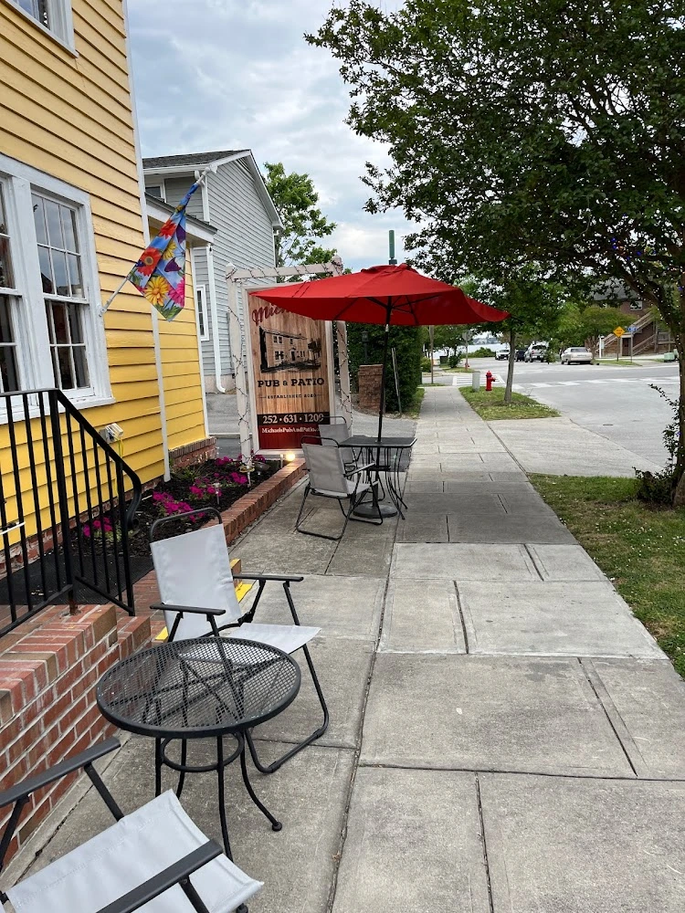 Michael's Pub and Patio Reviews: What to Know Before You Go